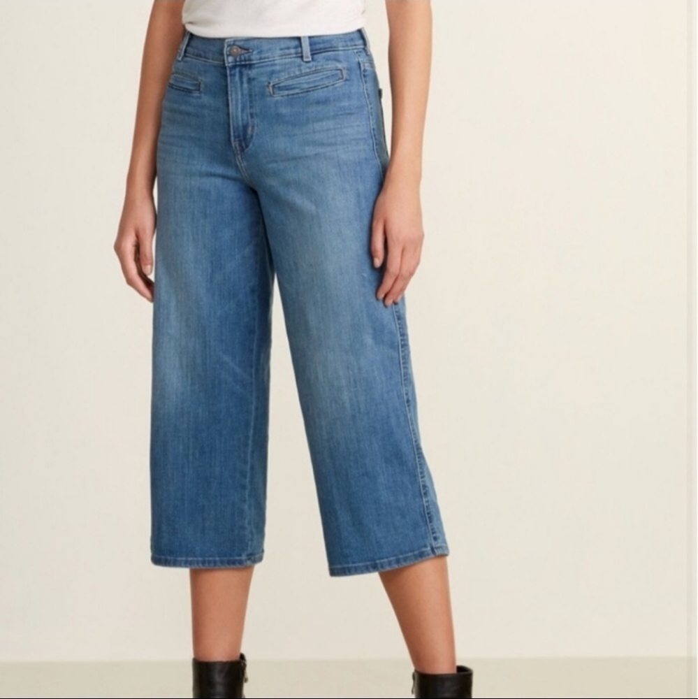 Levi's classic wide leg crop jeans NWT